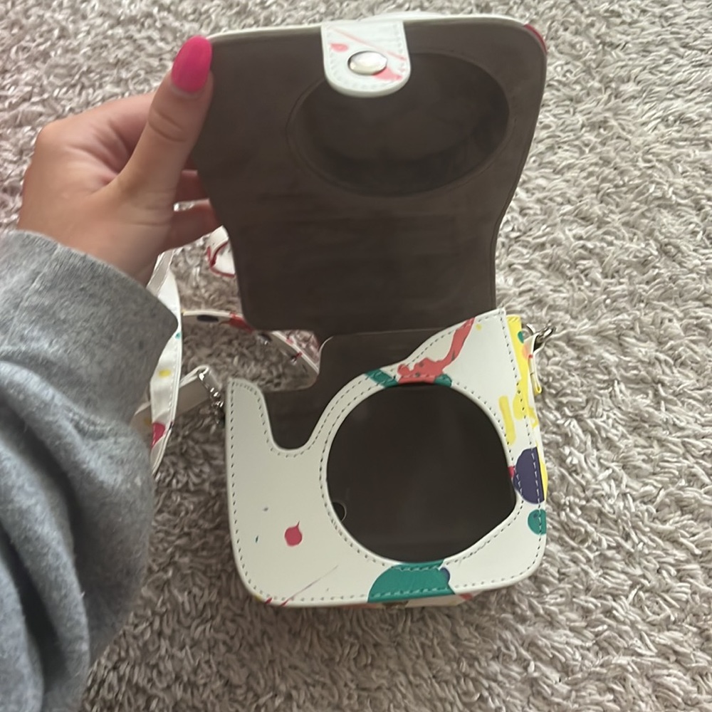 brand new polaroid case! - Picture 2 of 4